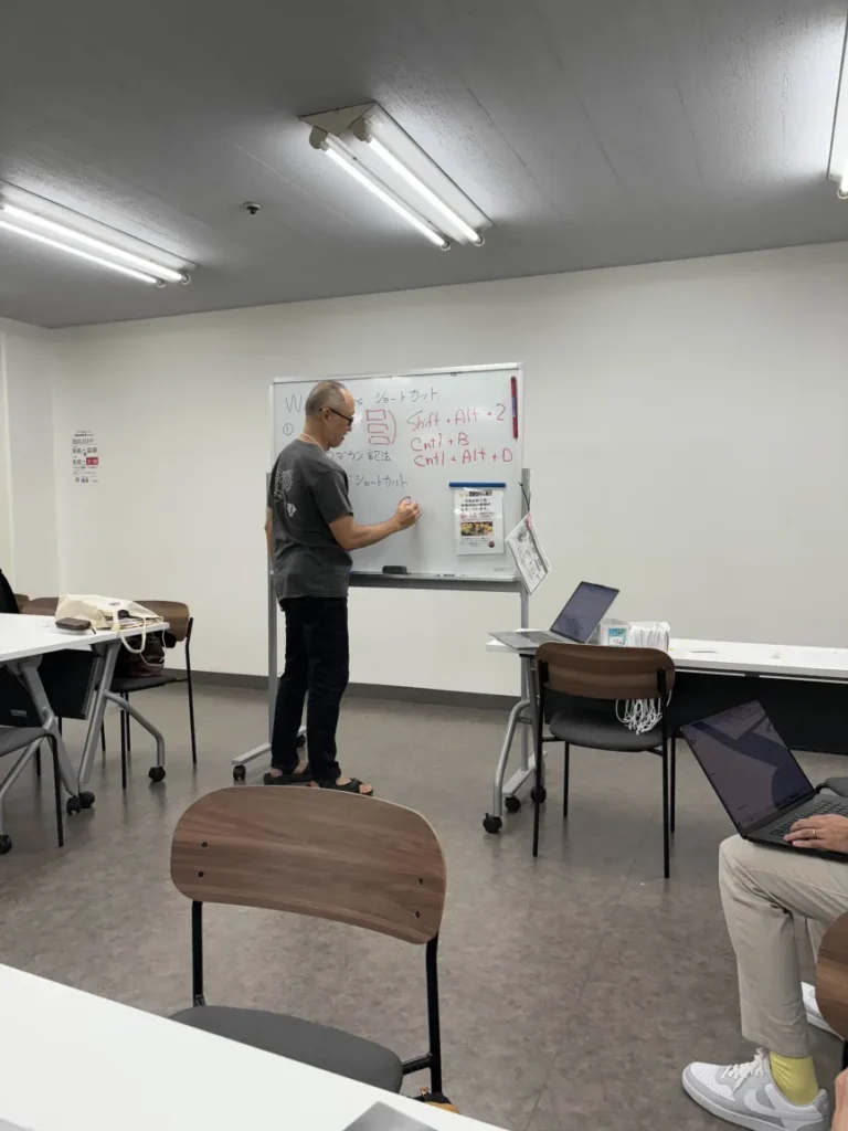 ライトニングトークをするミヤザキ